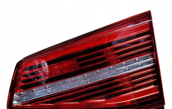 Tailgate rear/tail lights