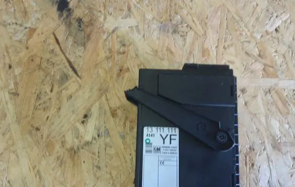 Opel Corsa C Door central lock control unit/module 13111111