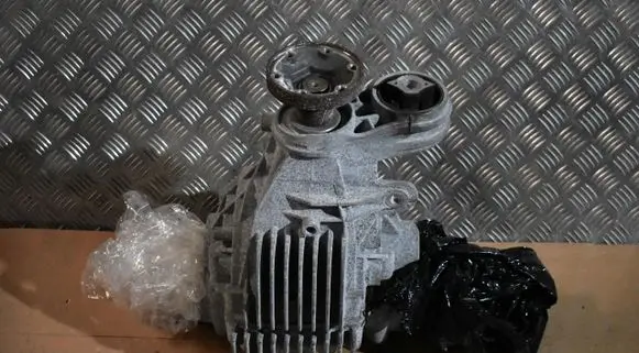 Porsche Cayenne (9Y0 9Y3) Rear axle beam with reductor 