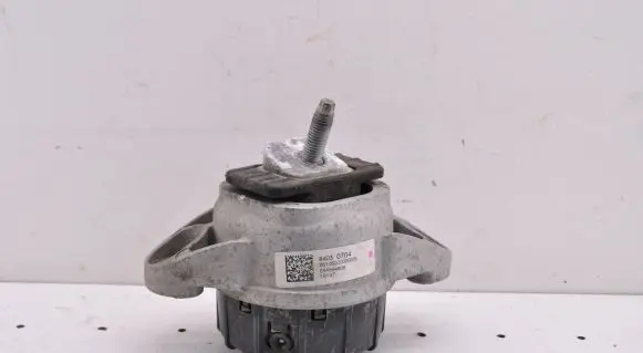 Cadillac CT6 Engine mount bracket 84030706