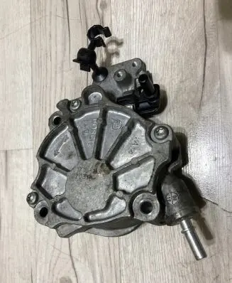 Jaguar XF X250 Vacuum pump D171B1A