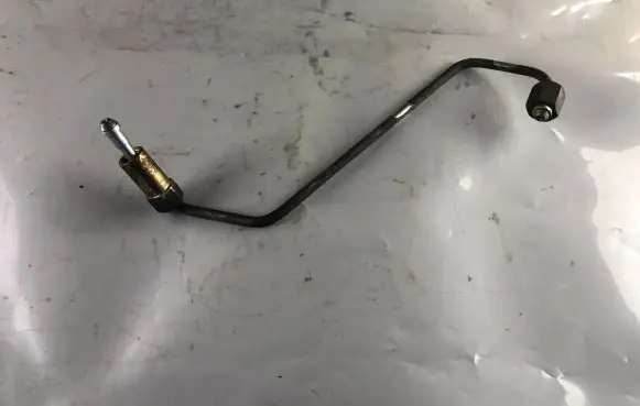 Nissan Patrol Y61 Fuel injector supply line/pipe 