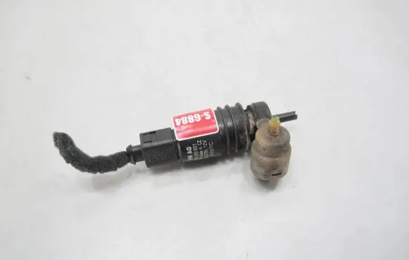 Volkswagen PASSAT B6 Windscreen/windshield washer pump 1K6955651 3122789 1J0973722