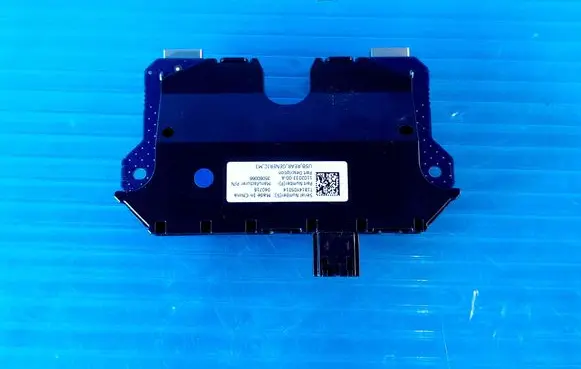 Tesla Model 3 USB control unit 110203300A