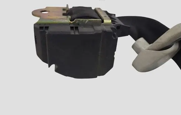 Volkswagen Golf IV Rear seatbelt 560337700