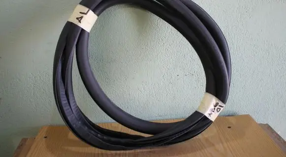 Audi A4 S4 B6 8E 8H Rear door rubber seal (on body) 8E5833721B