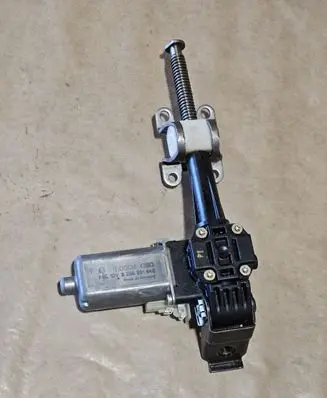 Mercedes-Benz SL R230 Seat adjustment motor 0390201946