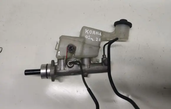Toyota Corolla E120 E130 Master brake cylinder