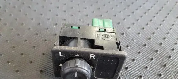 Nissan Primera Wing mirror switch