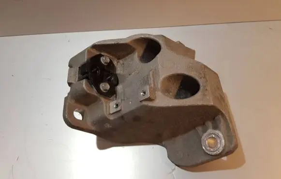 Hyundai Kona I Engine mounting bracket