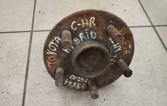 Toyota C-HR II Rear wheel hub 000