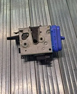 Audi A8 S8 D2 4D Rear door lock 4D0839016D