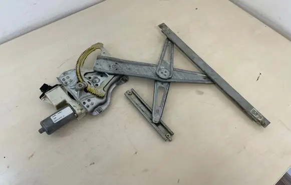 Toyota Corolla E120 E130 Front door window regulator with motor 6981002130 106089