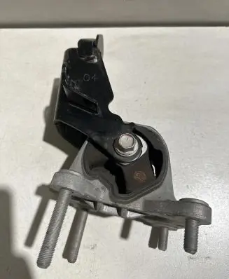 Lexus RX 450H Engine mount bracket