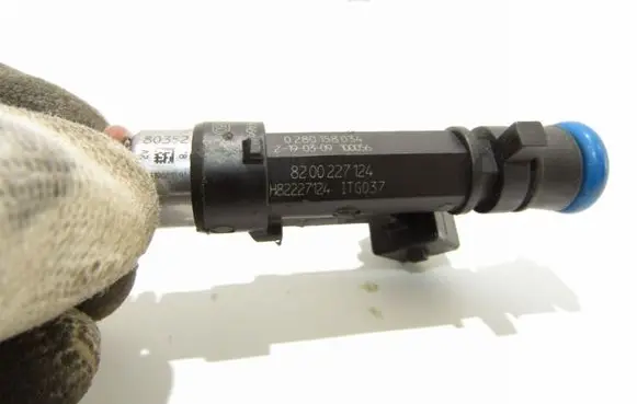 Dacia Sandero Fuel injector 8200227124