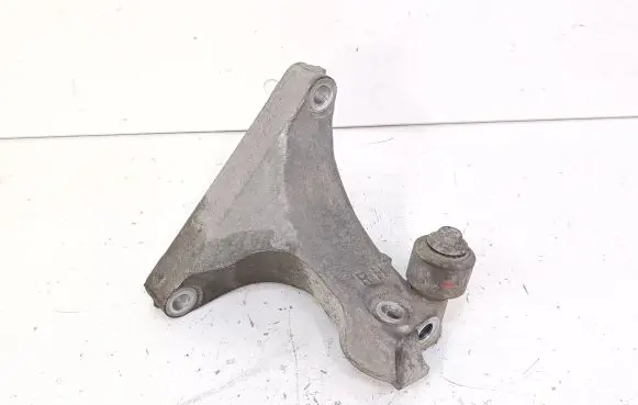 Subaru Outback (BS) Engine mounting bracket