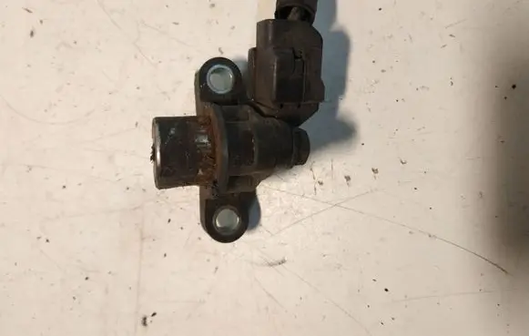 Volvo V70 Crankshaft position sensor 30637803
