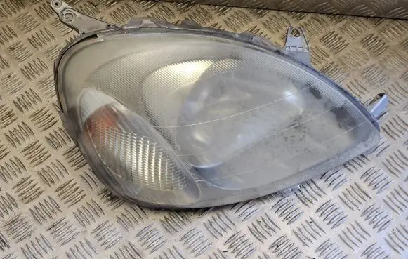 Toyota Yaris Headlight/headlamp 89006861