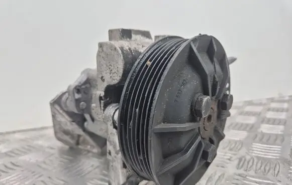 BMW 5 E60 E61 Power steering pump 677732101 LH2113938