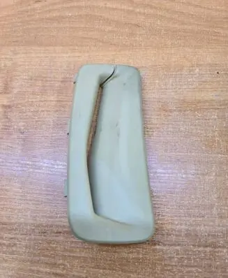 Volvo S80 Seat belt trim 