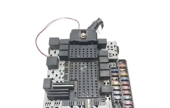 Volvo XC90 Fuse module 08696040