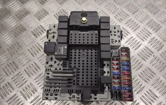 Volvo S80 Fuse box set 8645410 8645411 000000634212