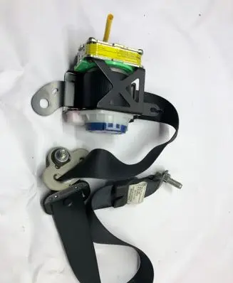 Mazda 6 Front seatbelt 1063728