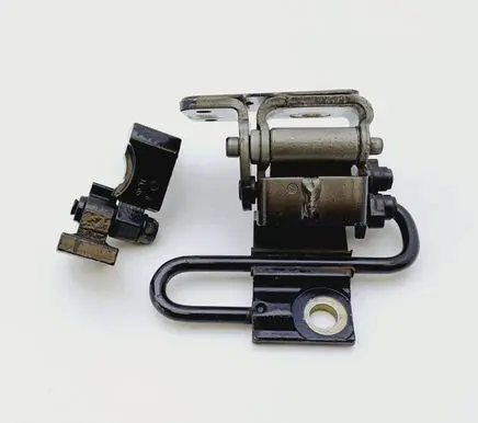 Volkswagen Touran I Rear door lower hinge 1T0833411A