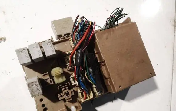 Toyota Corolla E120 E130 Fuse box set