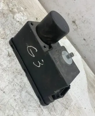 Volkswagen Golf III Central locking vacuum pump 1H0962257G