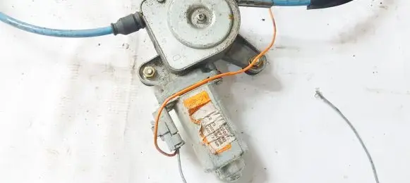 Peugeot 406 Front door window regulator motor 9636619380