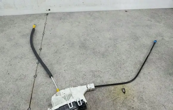 Volkswagen Crafter Front door lock A9067201735