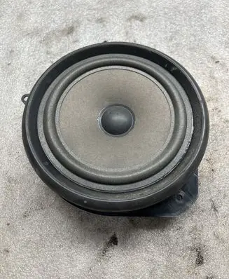 Audi A4 S4 B7 8E 8H Subwoofer speaker 8E0035411
