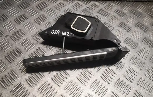 Mercedes-Benz C W204 Accelerator throttle pedal 2043000204 A2043000204