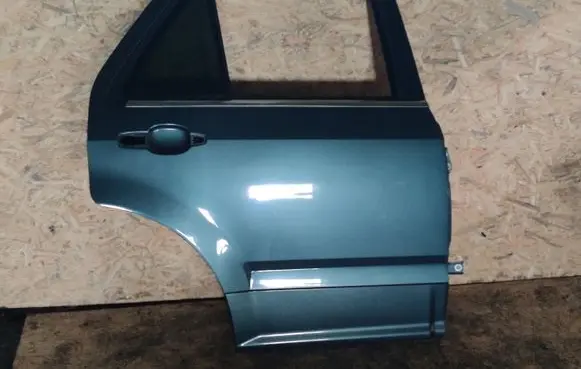 Cadillac SRX Rear door