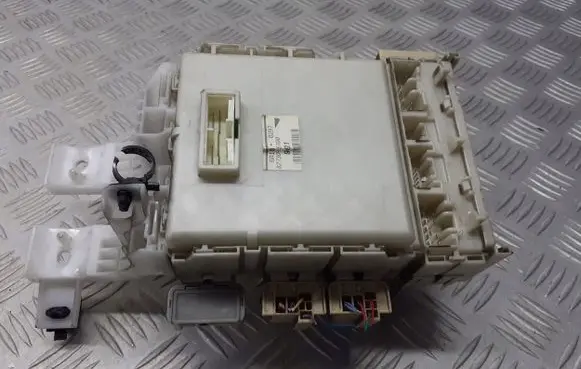 Toyota Yaris Fuse box set 82730-52700