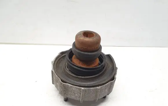 Volkswagen Touareg I Rear coil spring rubber mount 