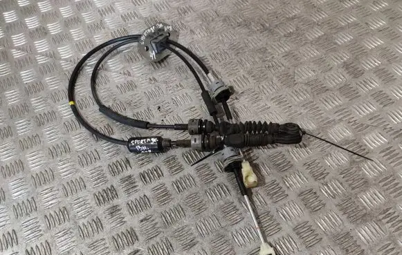 KIA Sportage Gear shift cable linkage 3U4002L13