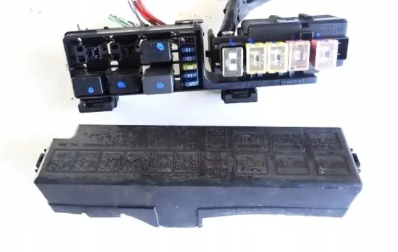 Suzuki Wagon R+ Fuse module 38610A84001