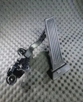 KIA Soul Accelerator throttle pedal 4H0819203B