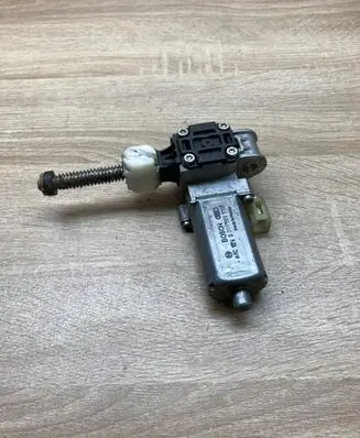 BMW X5 E70 Seat adjustment motor 0390203270 8348034