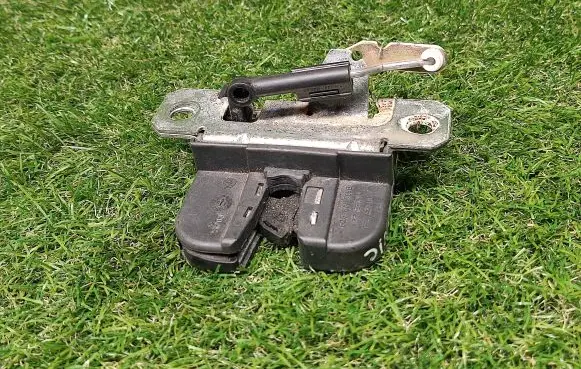Volkswagen Polo Tailgate/trunk/boot lock/catch/latch 6Q6827505B