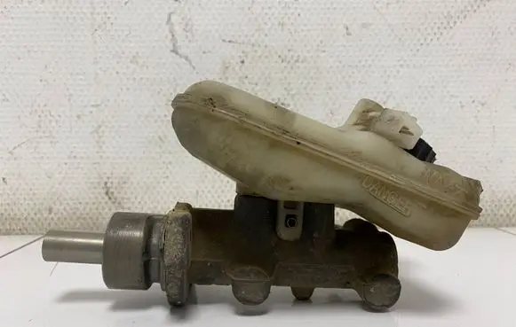 Master brake cylinder