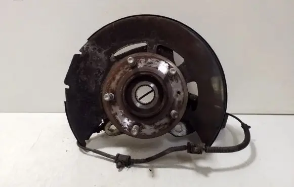 Opel Zafira C Front wheel hub 13583479