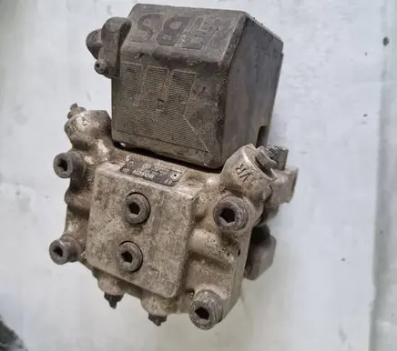 Volkswagen Transporter - Caravelle T4 ABS Pump 0265201037