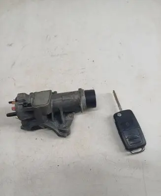 Volkswagen PASSAT B5.5 Ignition lock 4B0905851A