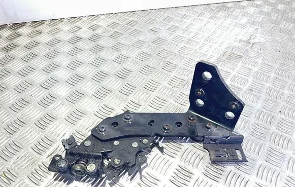 Ford Grand C-MAX Sliding door lower roller guide/hinge AM51U25000AF