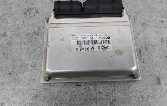 Volkswagen PASSAT B5 Engine control unit/module ECU