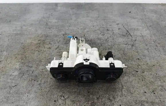 Renault Clio III Climate control/heater control trim 