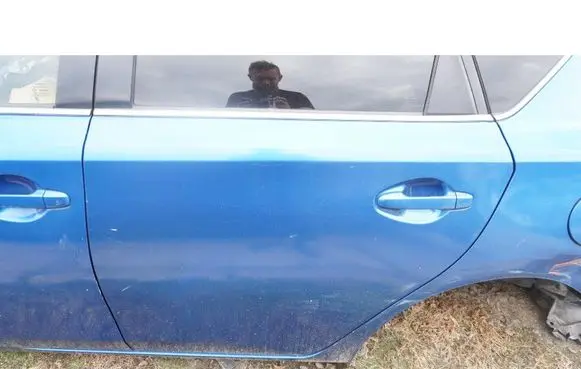 Toyota Auris E180 Rear door